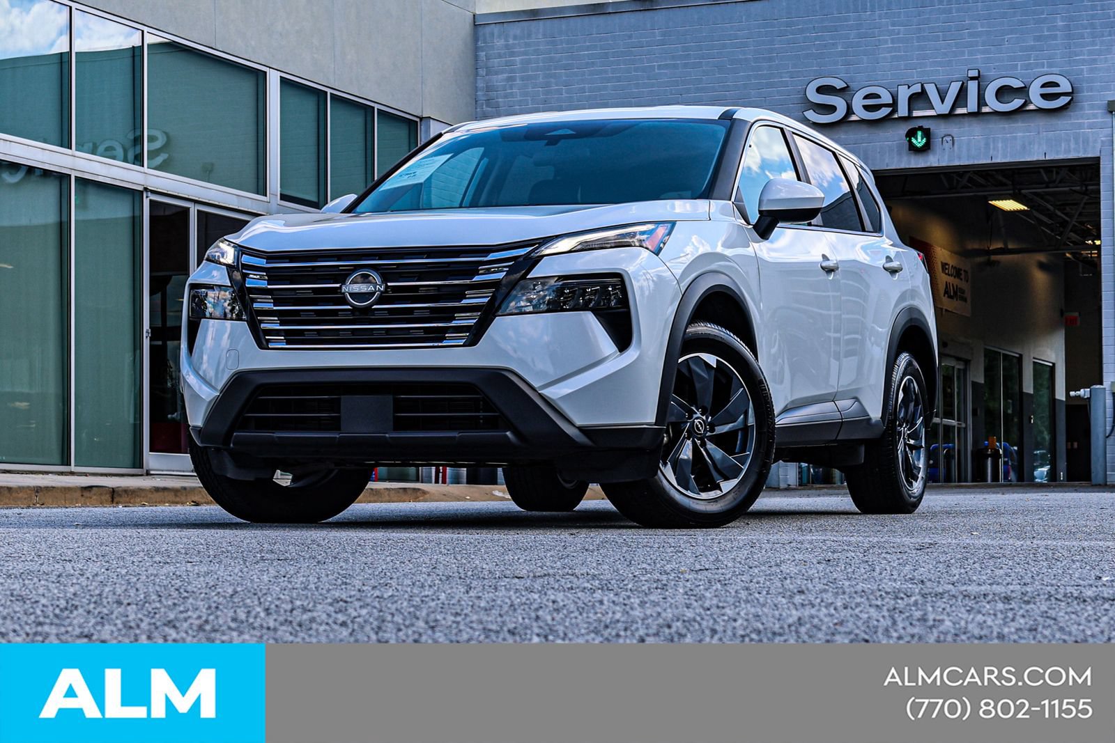 Used 2025 Nissan Rogue SV FWD image 2