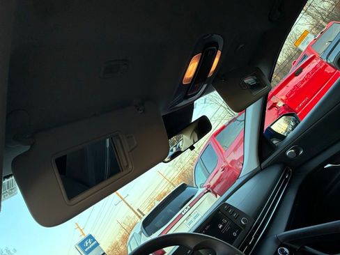 Used 2023 Hyundai Elantra SEL image 38