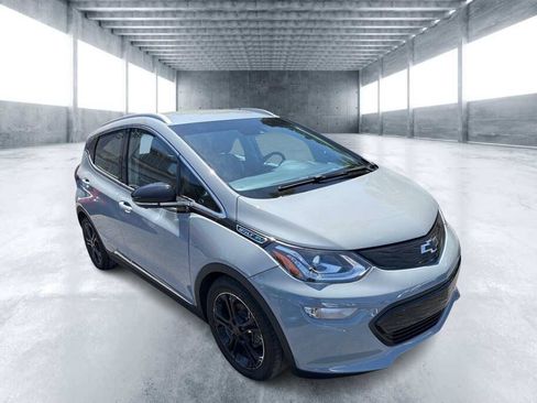 Used 2020 Chevrolet Bolt Premier w/ Infotainment Package FWD image 2
