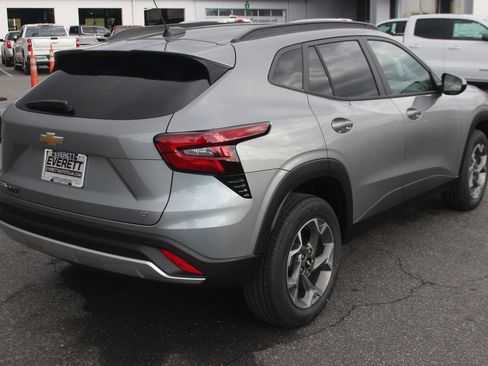 New 2026 Chevrolet Trax LT w/ Driver Confidence Package image 7