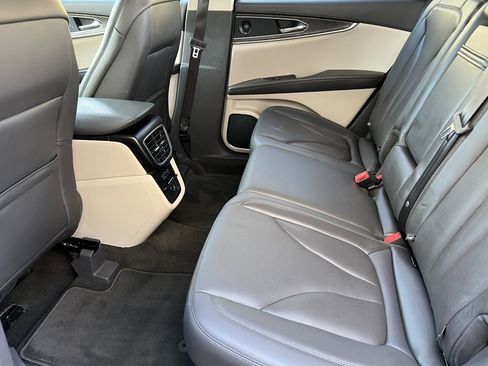 Used 2019 Lincoln Nautilus Reserve image 16