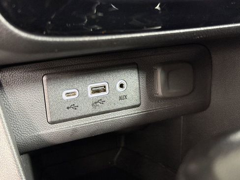 Used 2023 Buick Encore GX Preferred image 29