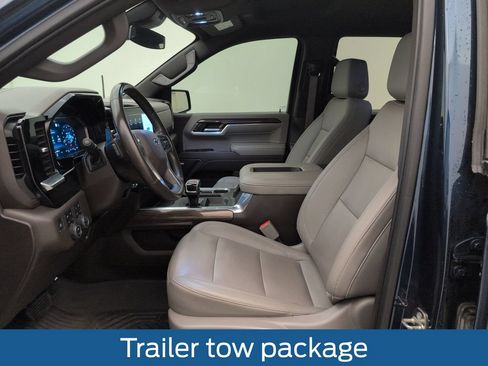 Used 2022 Chevrolet Silverado 1500 LT Trail Boss w/ LT Trail Boss Premium Package AWD/4WD image 4