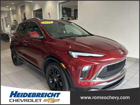 Used 2024 Buick Encore GX Sport Touring FWD image 1