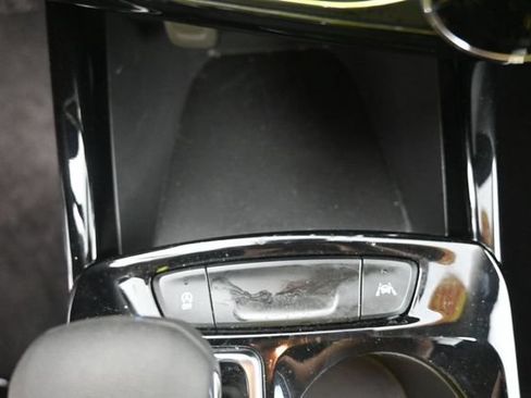 Used 2025 Chevrolet Trax LT FWD image 24