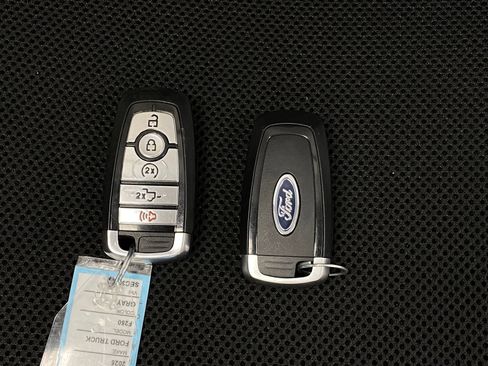 Used 2025 Ford F250 Lariat w/ Chrome Package image 14