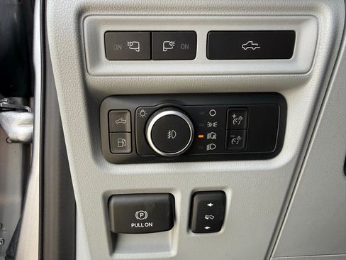 Used 2022 Ford F150 Limited image 12