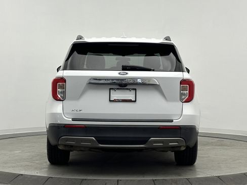 Used 2020 Ford Explorer XLT w/ Equipment Group 202A image 6