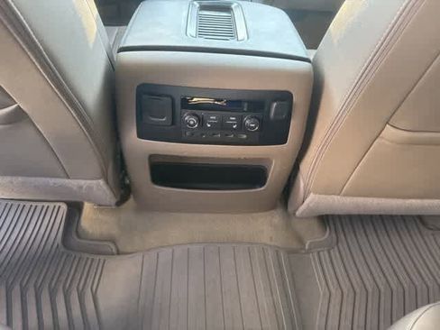 Used 2017 Chevrolet Suburban Premier image 18