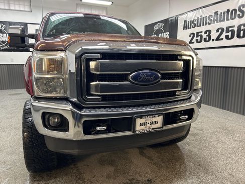 Used 2013 Ford F250 Lariat w/ Lariat Ultimate Pkg AWD/4WD image 2