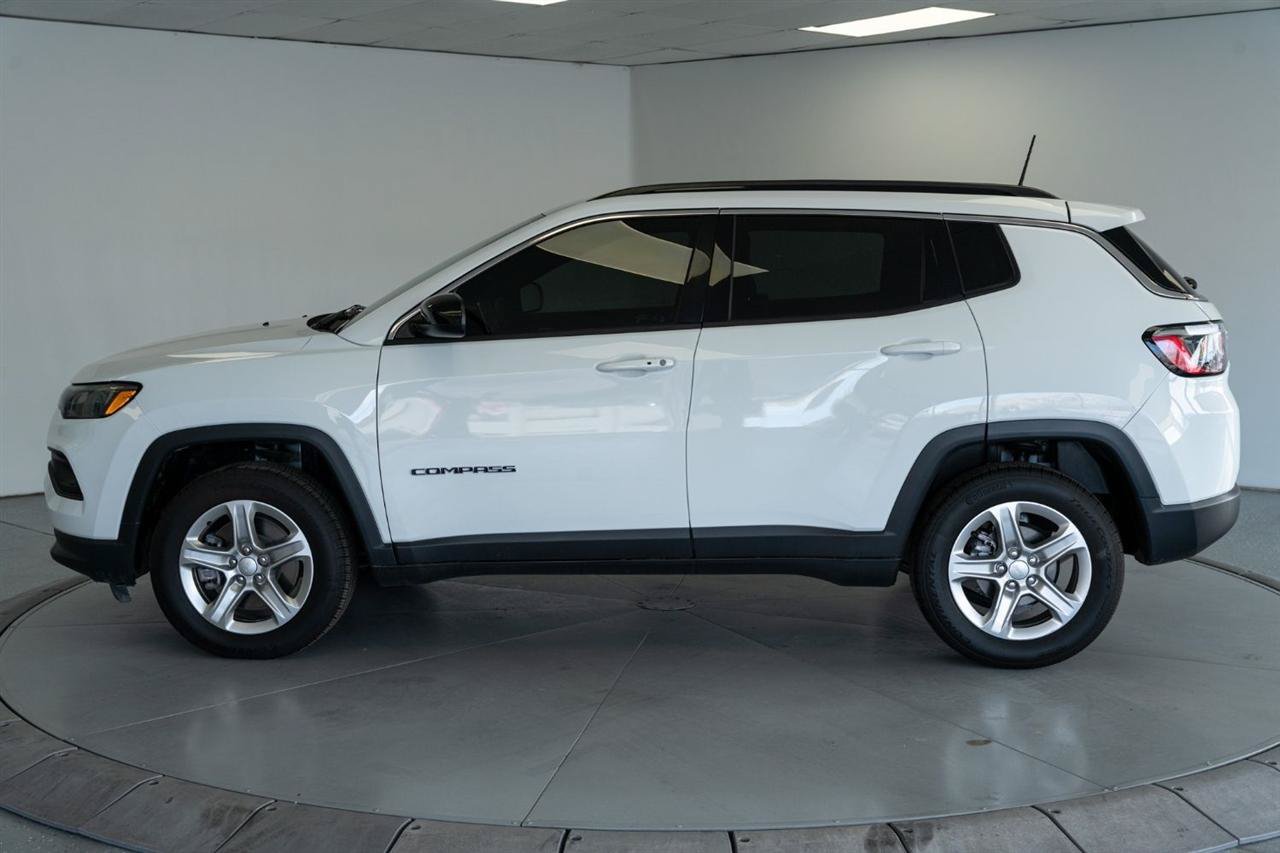 Used 2023 Jeep Compass Latitude AWD/4WD image 4
