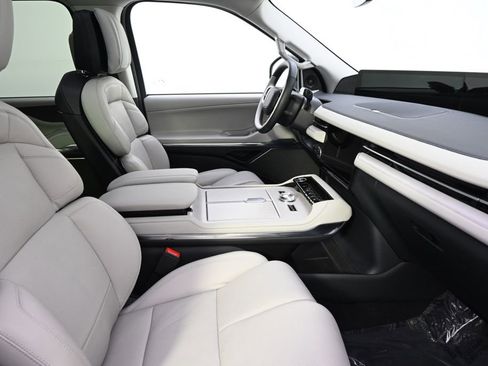 New 2026 Lincoln Navigator L Reserve w/ Jet Appearance Package image 16