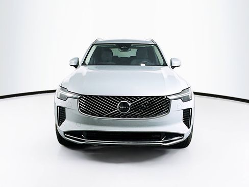 Used 2025 Volvo XC90 B6 Plus image 2