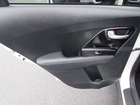 Used 2019 Kia Niro EX image 21