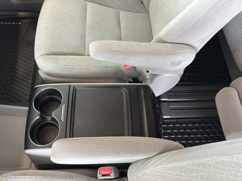 Used 2018 Toyota Sienna LE FWD image 16