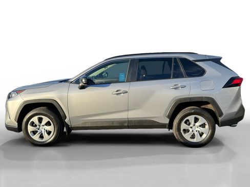 Used 2019 Toyota RAV4 LE image 2