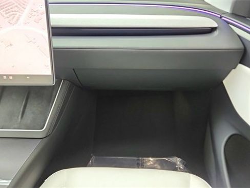 Used 2026 Tesla Model Y 2WD image 35