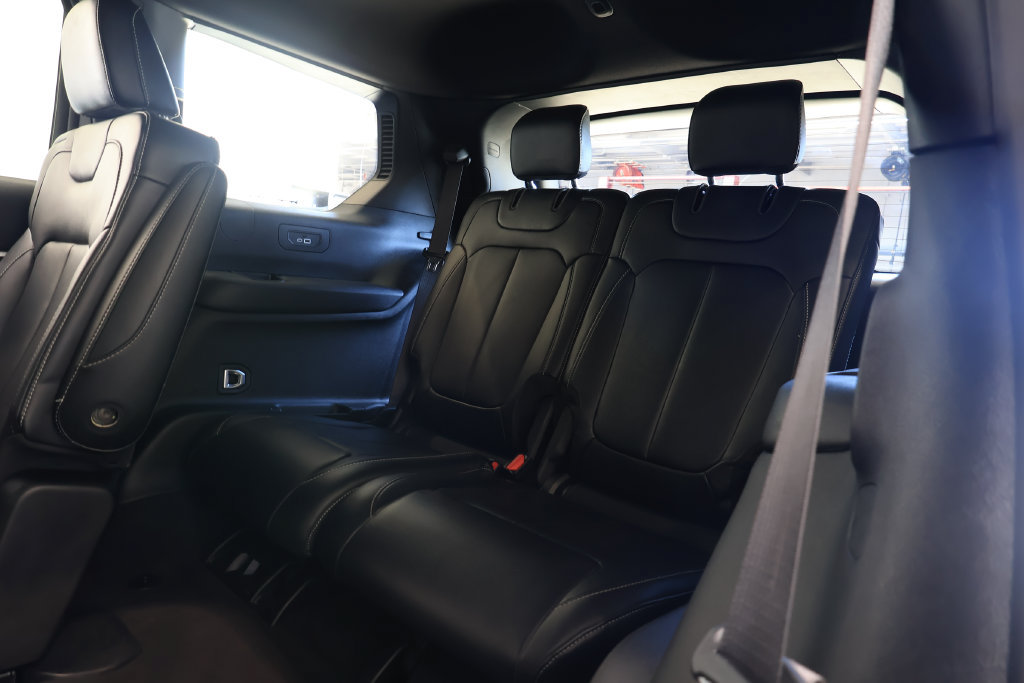 Used 2024 Jeep Grand Cherokee L Limited w/ Black Appearance Package AWD/4WD image 21