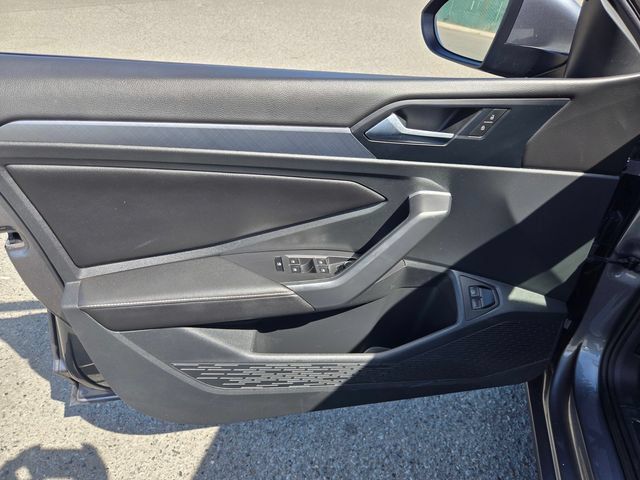 Used 2024 Volkswagen Jetta SE FWD image 17