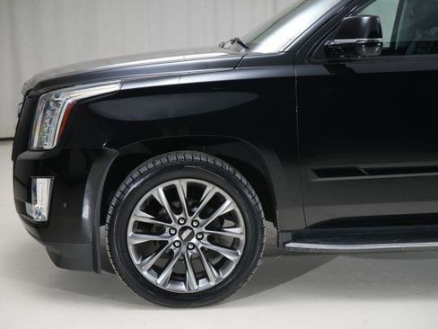 Used 2019 Cadillac Escalade Luxury w/ Escalade Sport Edition image 4