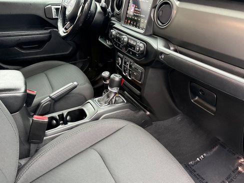 Used 2022 Jeep Gladiator Willys image 32