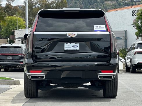Used 2023 Cadillac Escalade Premium Luxury AWD/4WD image 4