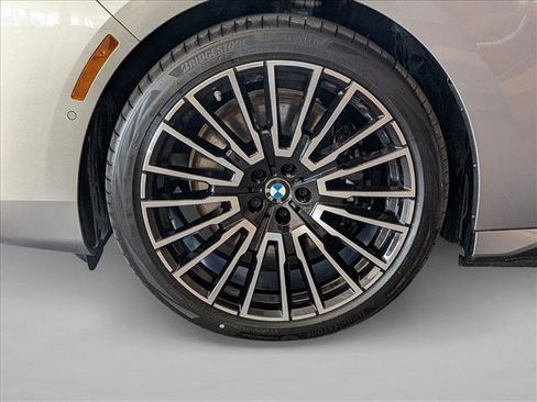 New 2026 BMW i7 xDrive60 w/ Executive Package AWD/4WD image 9