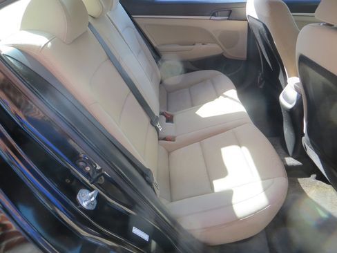 Used 2018 Hyundai Elantra SE image 20