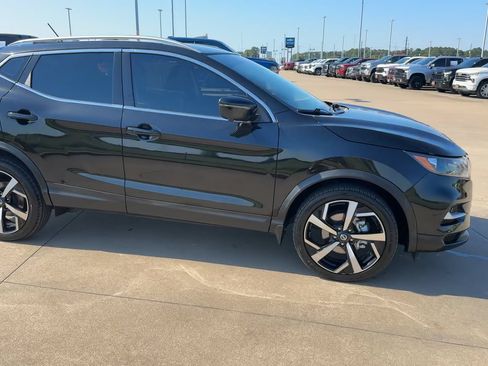 Used 2022 Nissan Rogue Sport SL AWD/4WD image 2