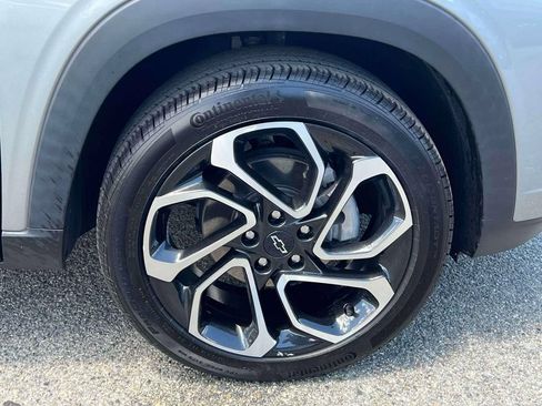 Used 2024 Chevrolet Trax RS w/ Sunroof Package FWD image 12