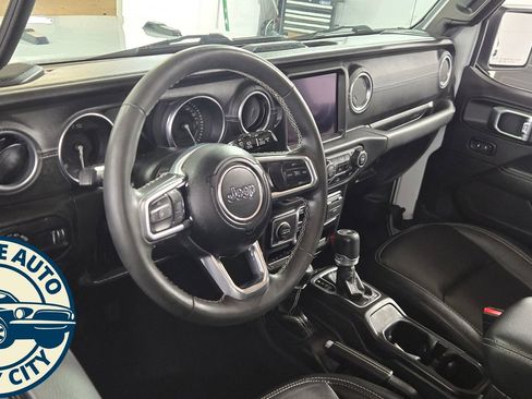 Used 2023 Jeep Wrangler Unlimited Sahara w/ Cold Weather Group image 11