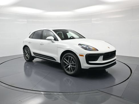 Certified 2026 Porsche Macan AWD/4WD image 32