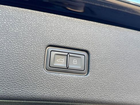 Used 2021 Audi Q8 Premium Plus w/ Premium Plus Package image 8