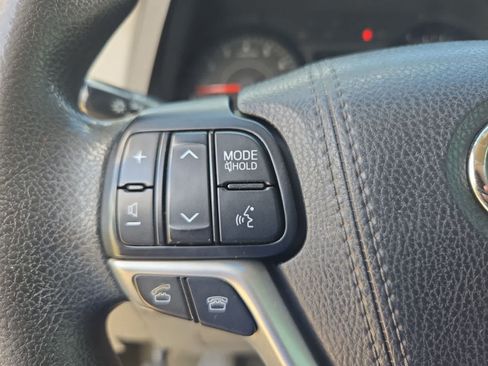 Used 2017 Toyota Sienna LE FWD image 21