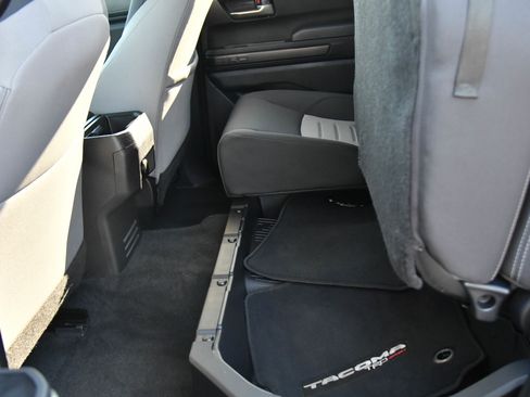 Used 2024 Toyota Tacoma TRD Sport image 38