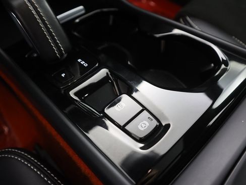 Used 2021 Volvo XC40 T5 R-Design image 51