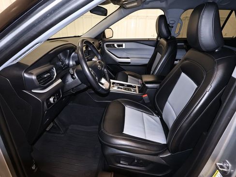 Certified 2023 Ford Explorer XLT w/ Equipment Group 202A image 13