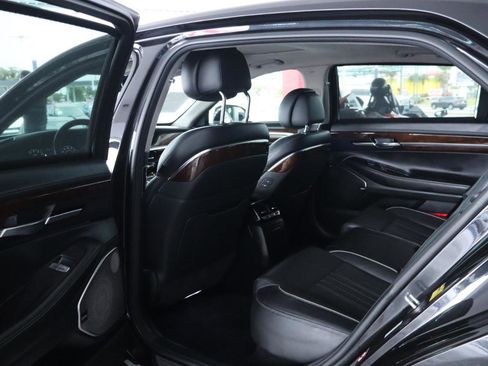 Used 2018 Genesis G90 3.3T Premium RWD image 31