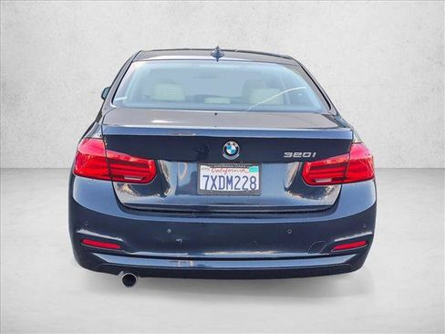 Used 2017 BMW 320i Sedan RWD image 7