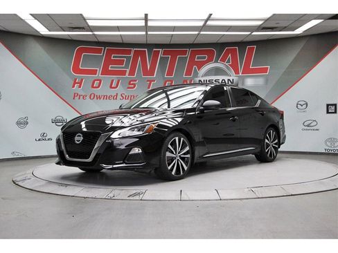 Certified 2020 Nissan Altima 2.5 SR image 2