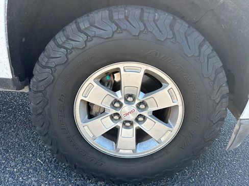 Used 2020 GMC Canyon 2WD Crew Cab w/ Convenience Package image 8