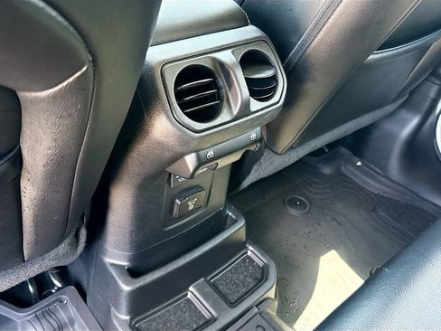 Used 2022 Jeep Wrangler Unlimited Sahara w/ Cold Weather Group AWD/4WD image 28