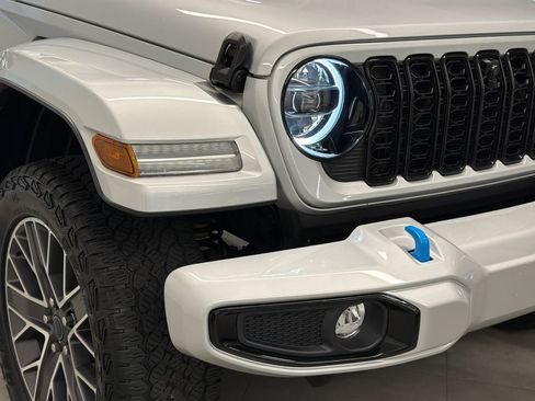 Used 2024 Jeep Wrangler High Altitude AWD/4WD image 11