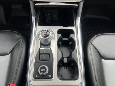 Used 2022 Ford Explorer XLT w/ Equipment Group 202A image 29