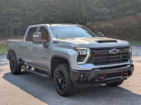 Used 2025 Chevrolet Silverado 2500 LT w/ Trail Boss Package AWD/4WD image 11
