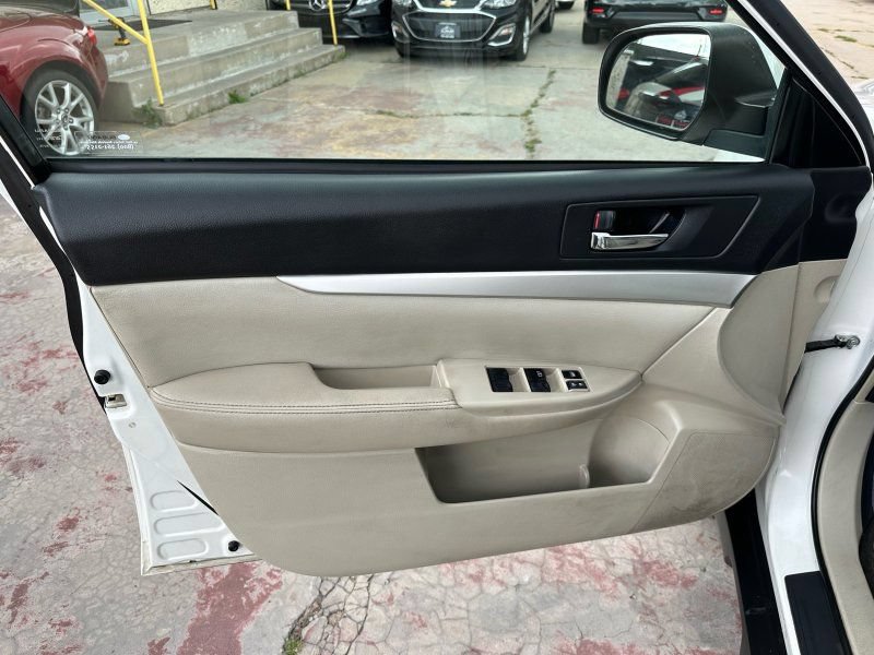 Used 2012 Subaru Outback 2.5i Premium w/ All-Weather Pkg AWD/4WD image 10