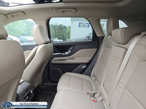 Used 2021 Lincoln Corsair AWD w/ Premium Package image 39