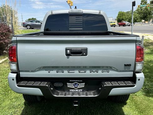 Used 2020 Toyota Tacoma TRD Sport w/ Technology Package AWD/4WD image 8