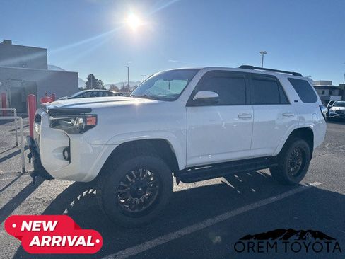 Used 2014 Toyota 4Runner SR5 image 3