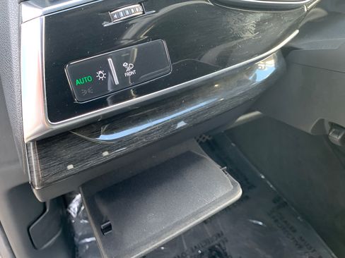 Used 2019 Audi Q8 Prestige w/ Luxury Package AWD/4WD image 17